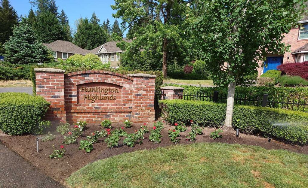 The Huntington Highlands entrance sign